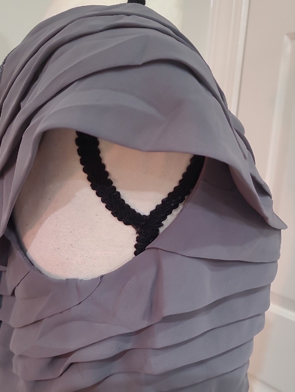Dress Barn Tiered Shutter-Pleat Gray Shift Dress - Size 20 - Picture 4 of 9